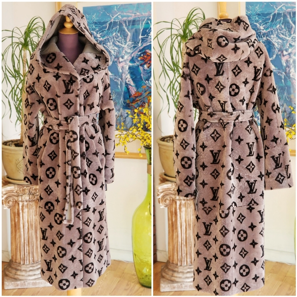 $2695 Reversible Hooded Real Shearling Coat with LV Logo Print - Picture 6 of 10